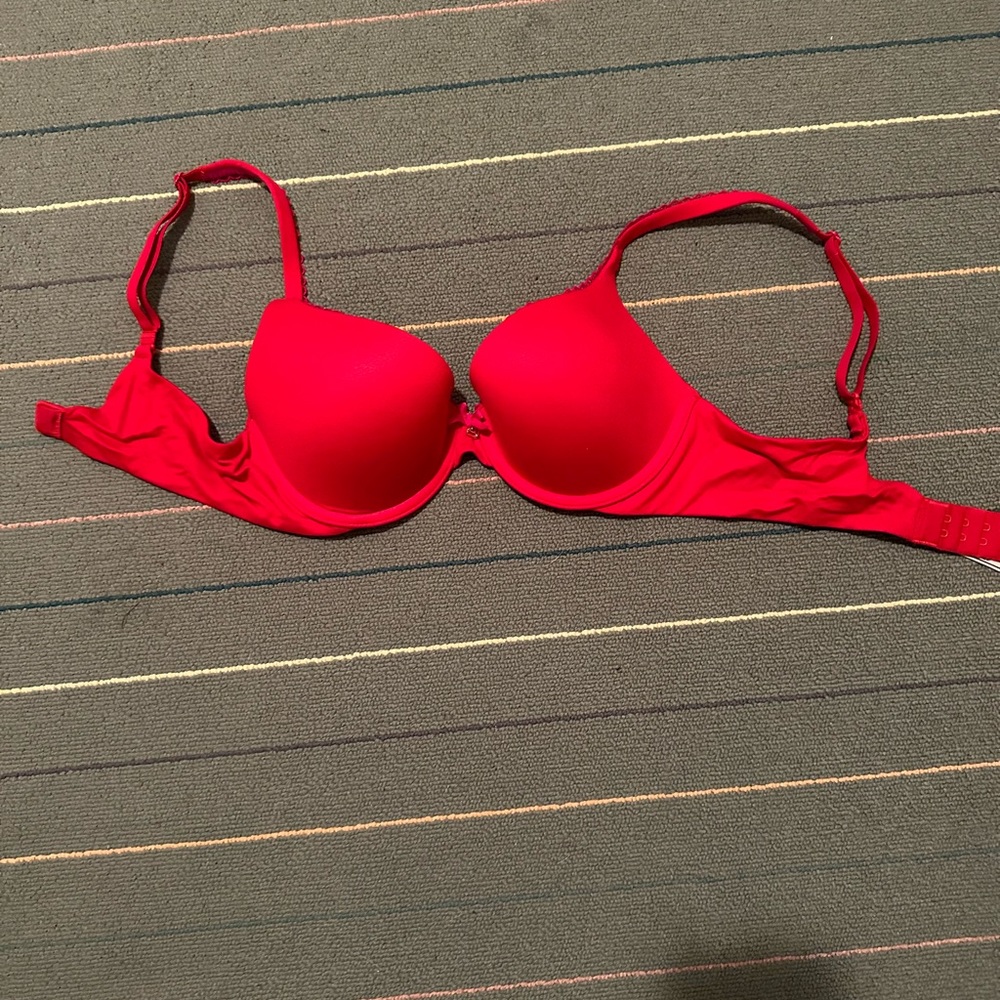 Red VS bra size C32/C70